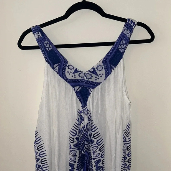 - Blue and white beach coverup - Picture 2 of 4